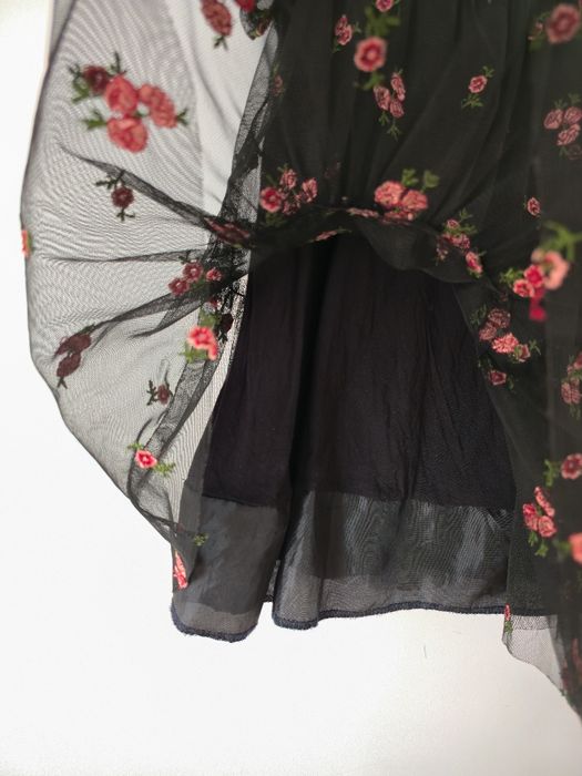 Czarna sukienka w kwiaty babydoll luźna reserved 110