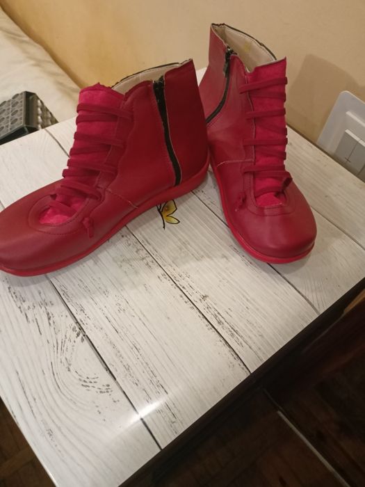 Кросівки жіночі  вживані