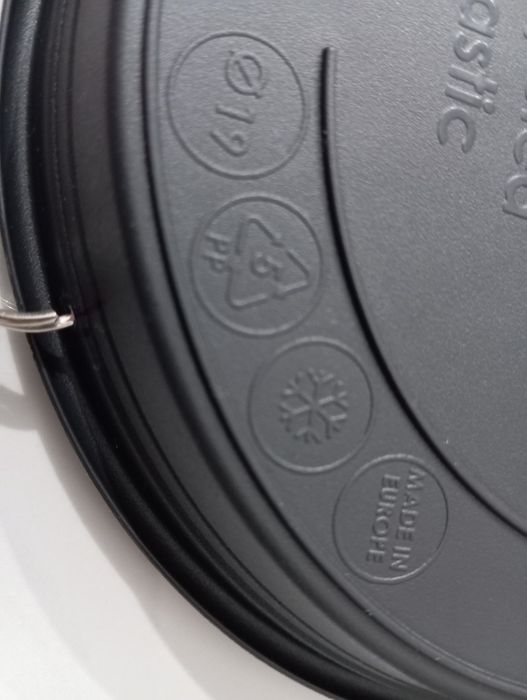 Karmnik poidło wiszace dla ptaków