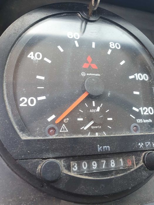 Mitsubishi Canter 649 (3908cc, pesada de mercadorias)
