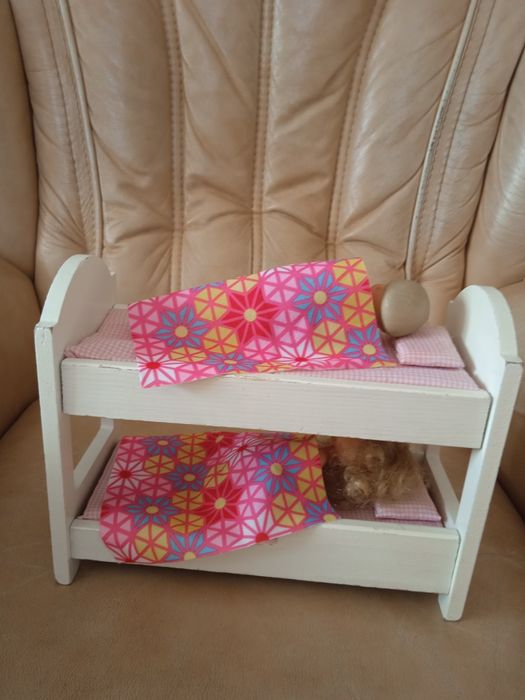 Лялькова краватка з ляльками.