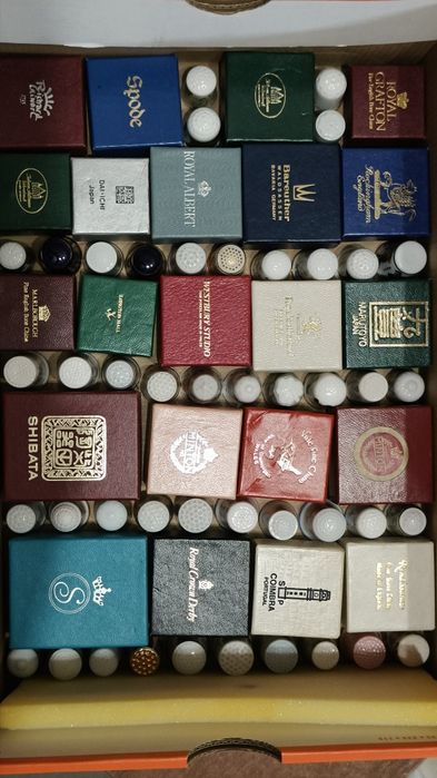 Колекція порцелянових наперстків