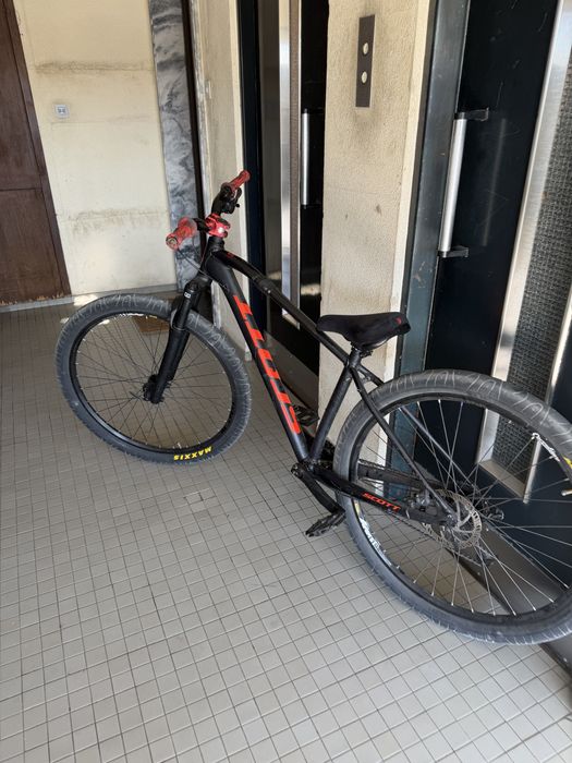Bike montada para manobras