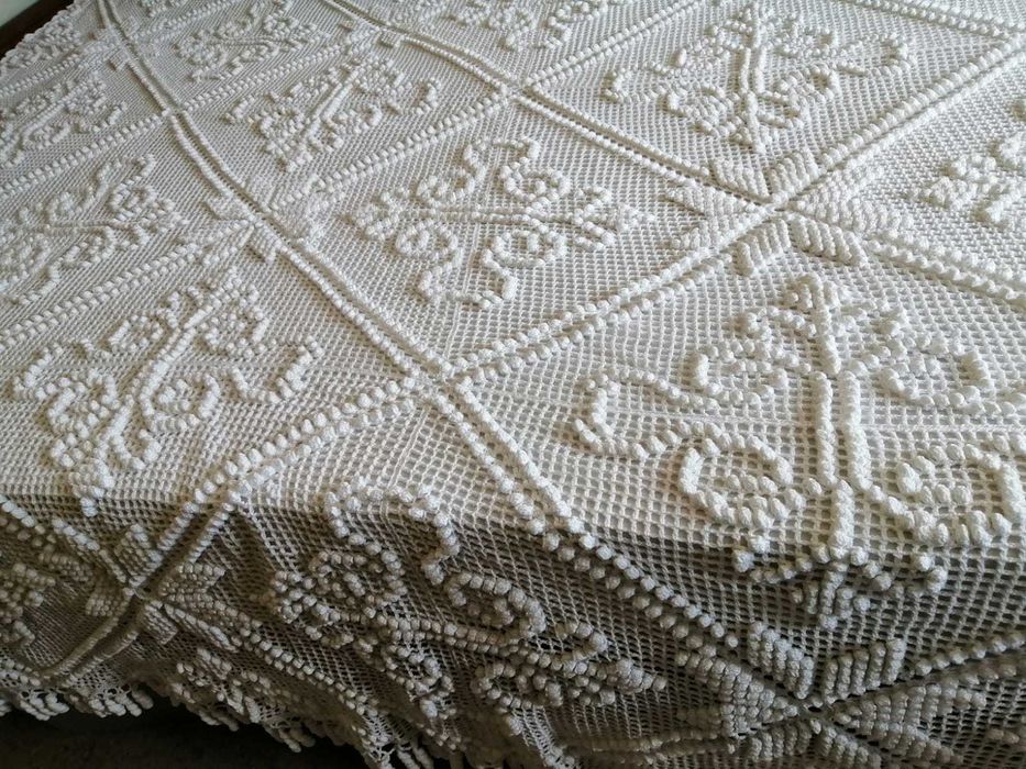 Colcha em renda para cama de casal