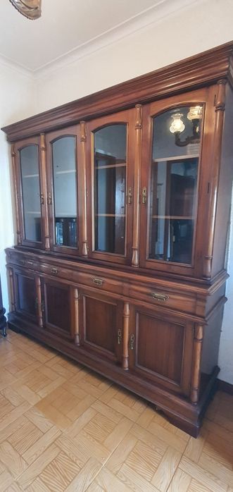 Cristaleira/ louceiro 2m x 2m