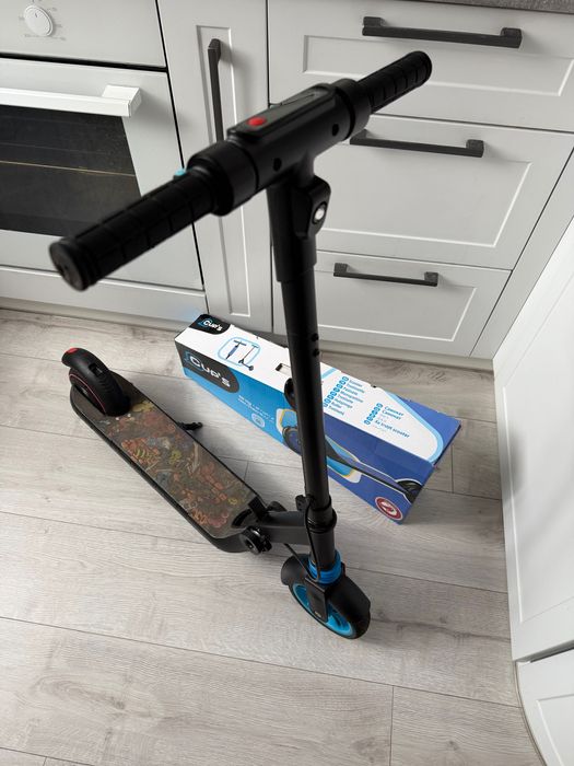 Дитячий електросамокат