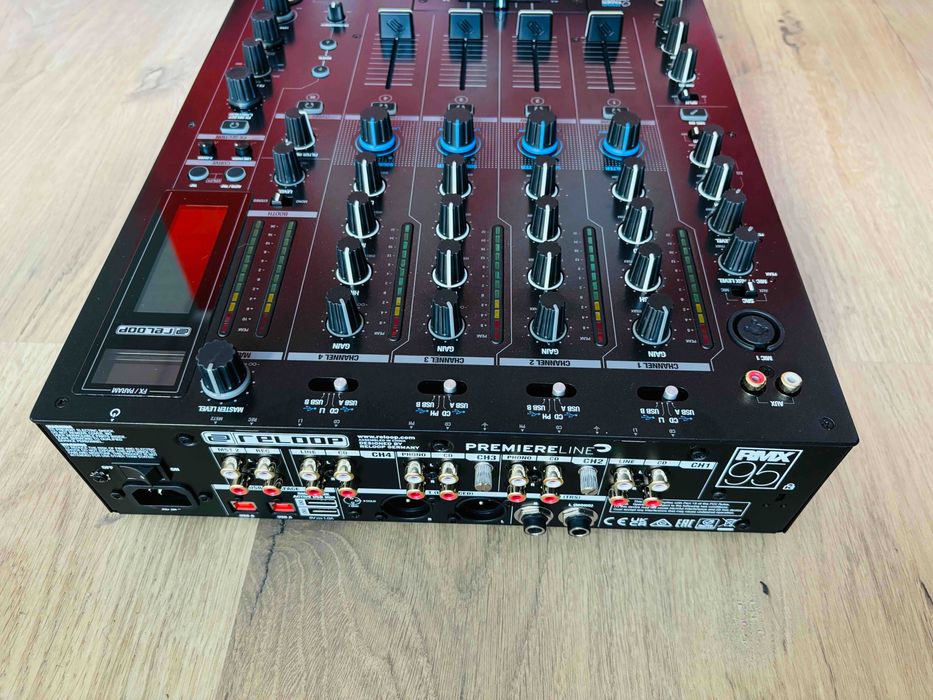 Mesa de Mistura Reloop RMX-95 Digital NOVA