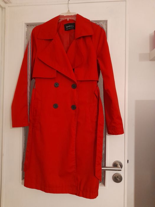 Gabardine vermelho Stradivarius