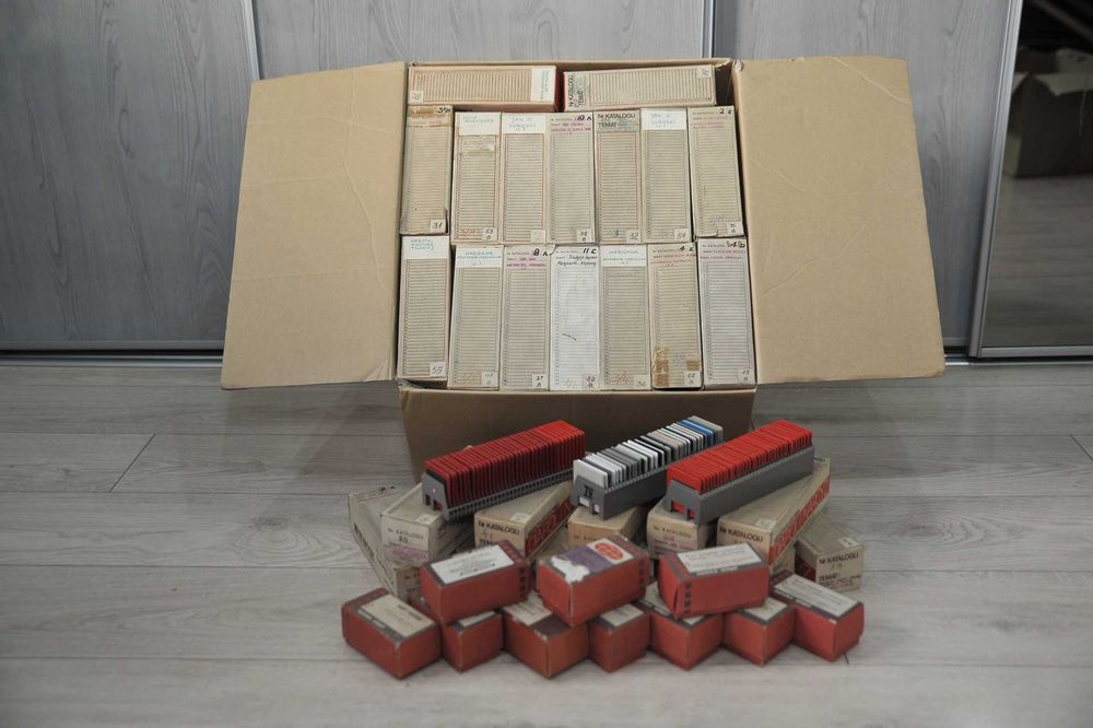 Zestaw slajdów i rzutnik