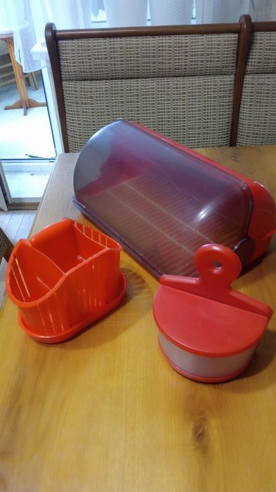 Набір  для кухні- сільничка, хлібниця, органайзер ,чайник.Ціна за все.