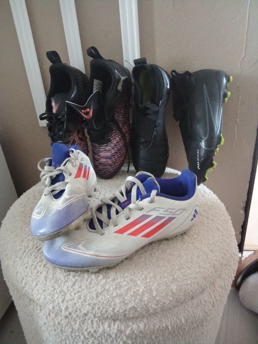 Chuteiras usadas como novas
