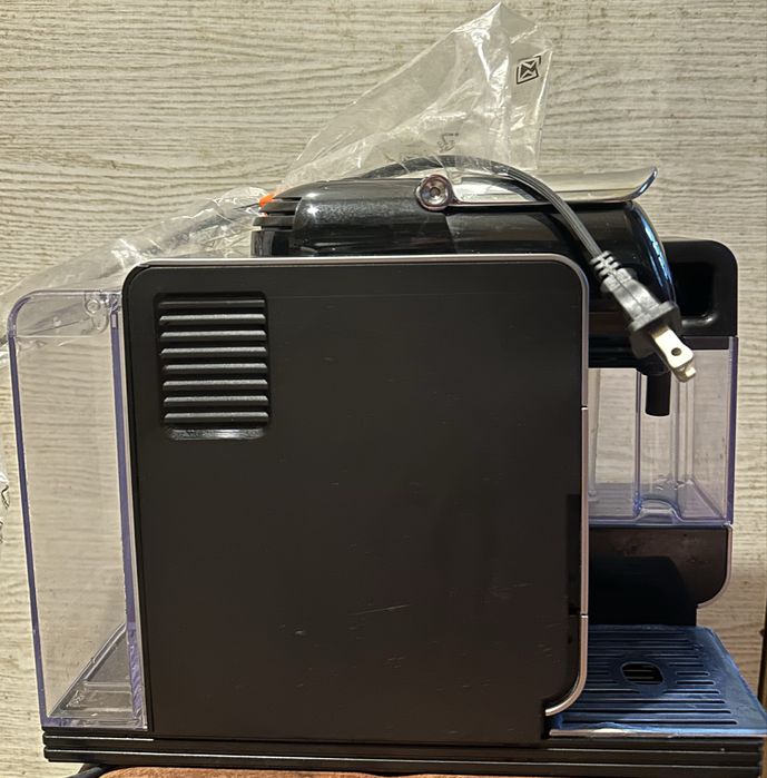 Кавоварка, кавомашина Delonghi Type EN520SL (це капсульна Nespresso)