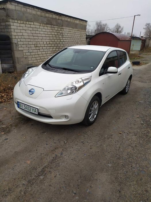 Nissan leaf 2014 рік 24 kwt