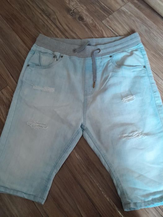 Spodenki męskie jeansowe.