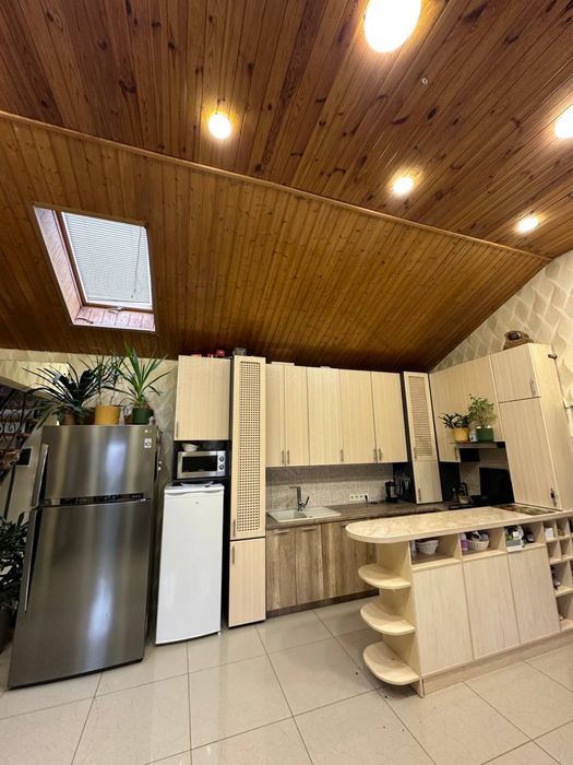 Гарна трьох кімнатна квартира в Гостомелі в тихому місці