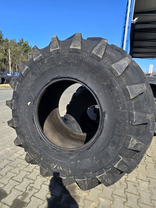 Opona 800/70r32 Vredestein
