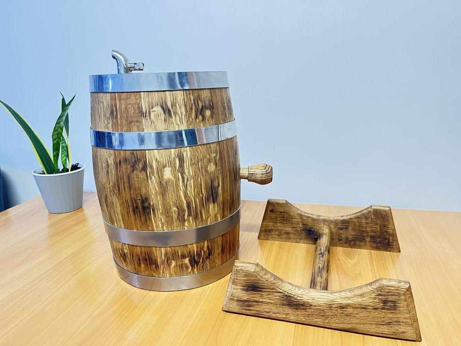 Дубова бочка ручної роботи