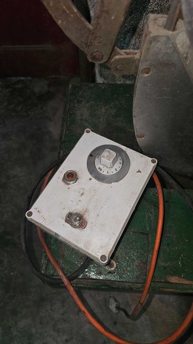 Máquina de Vergar ou Moldar os Cortes de Botas ou Botins