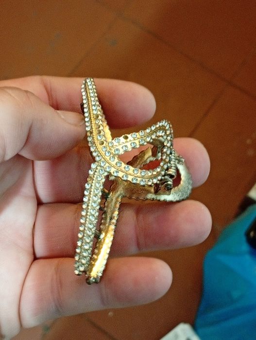 Alfinete Dourado em muito bom estado