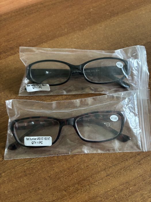 Окуляри жіночі 1+.