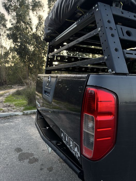 Nissan Navara D40 com tenda