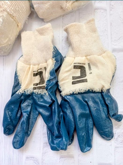 Рабочие перчатки,разных размеров.