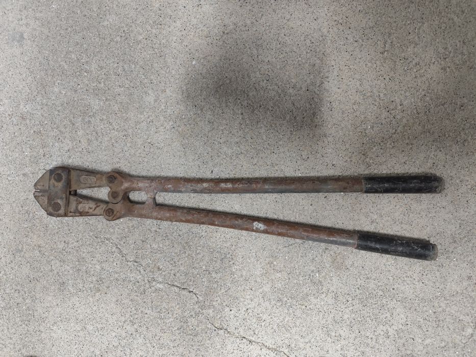 Vendo tesoura de cortar ferro