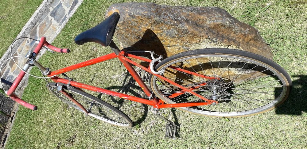 Bicicleta de corrida como nova