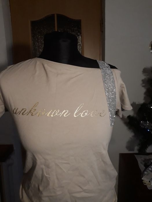 Bluzka ze srebrnym paskiem