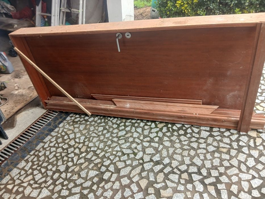 Porta de madeira em bom estado