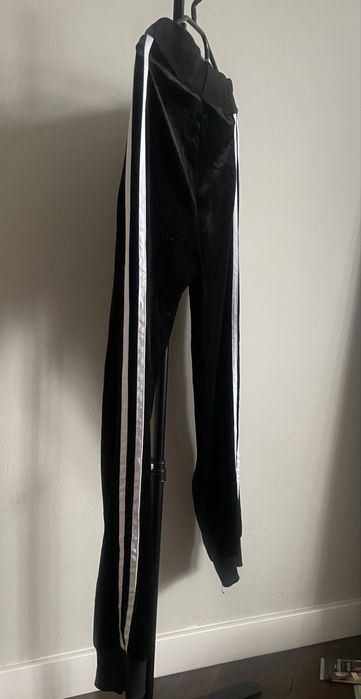 Spodnie czarne dresowe welurowe