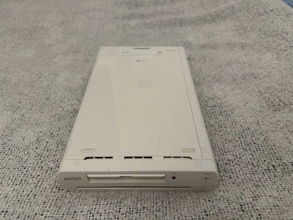 Nintendo Wii U + Nintendo Wii U Pad