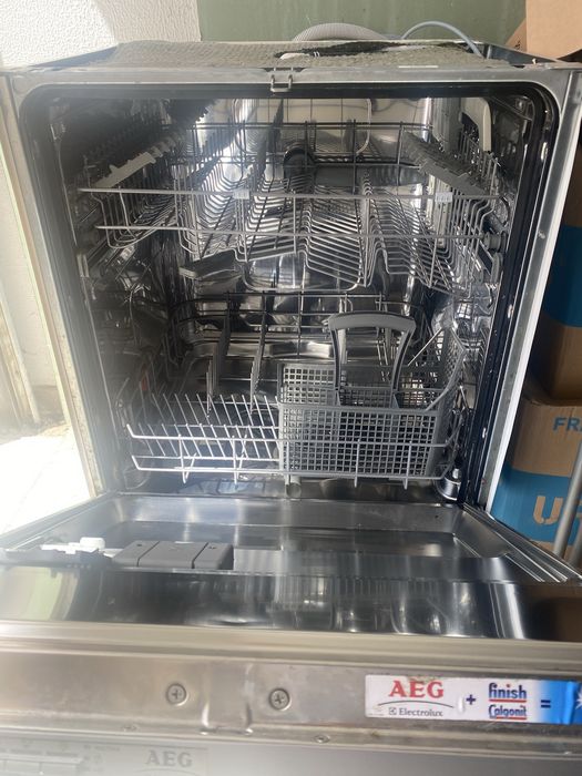 Maquina Lavar Loiça Encastre AEG F55011Vl