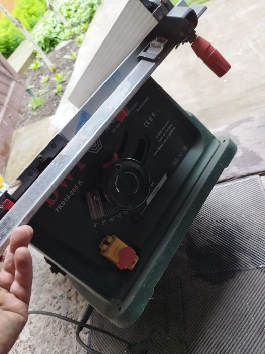 Циркулярна пила станок.