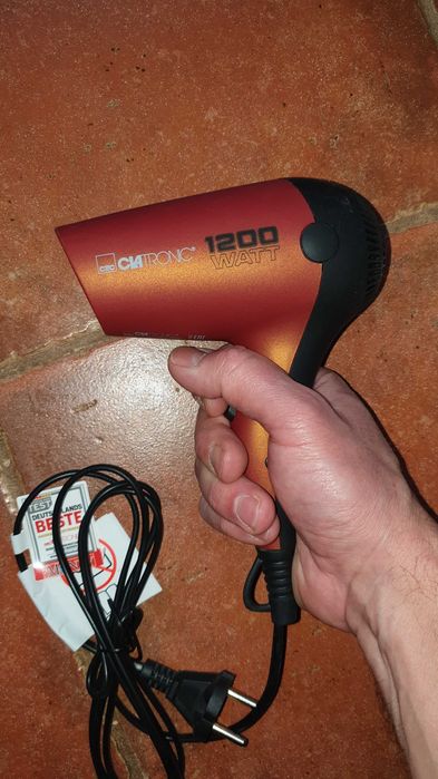 mała suszarka turystyczna do włosów