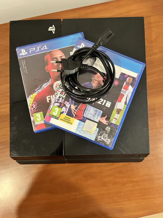 PS 4 Sem comando com 2 jogos