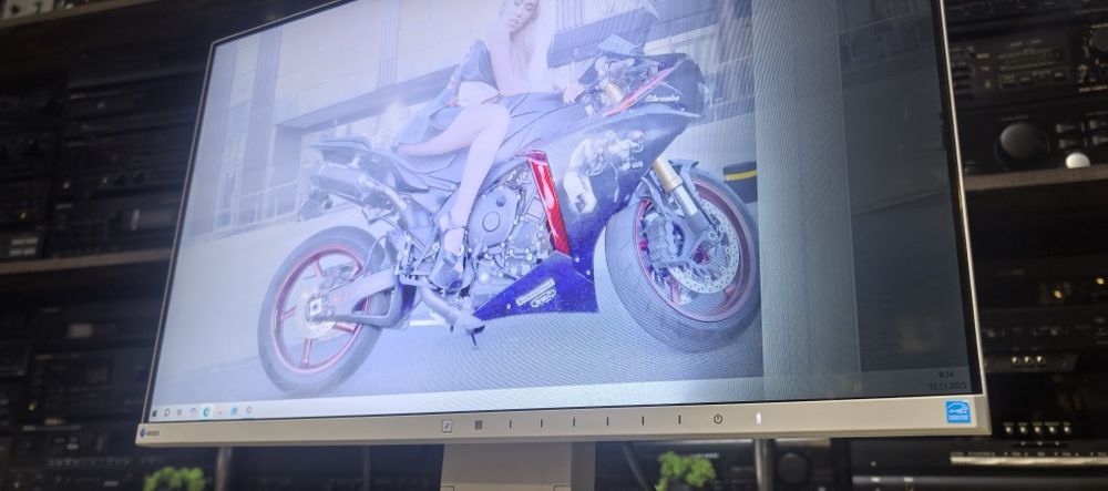 Монітори EIZO FlexScan EV2450 1/2 /дефект