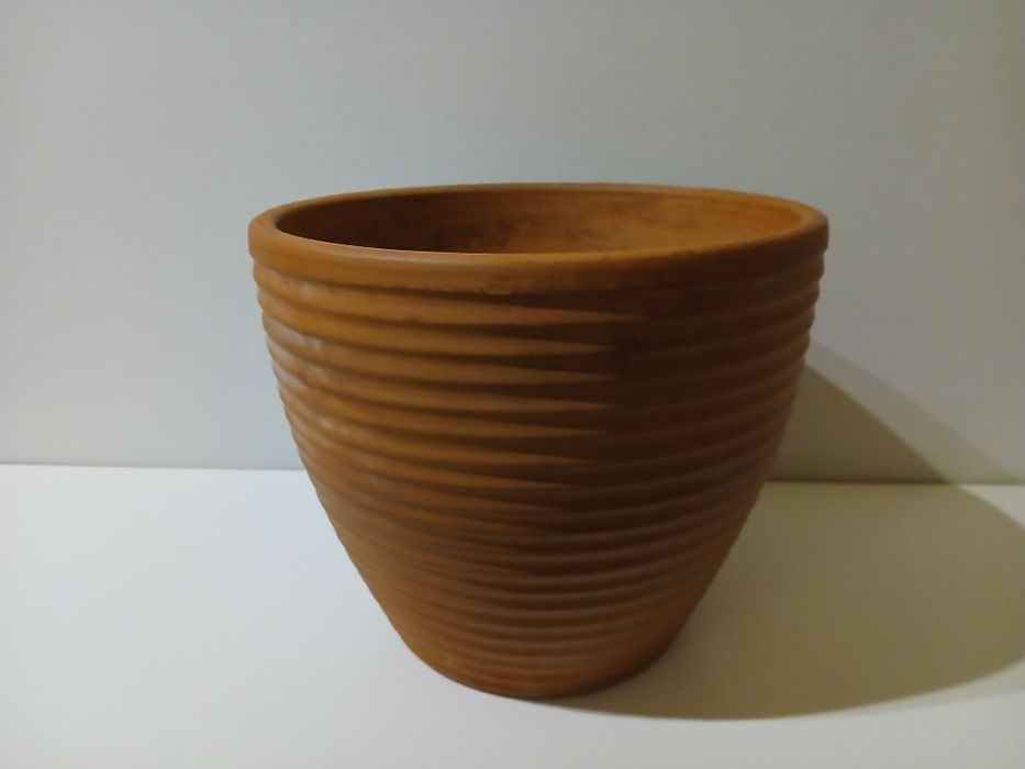 Vaso de barro cónico