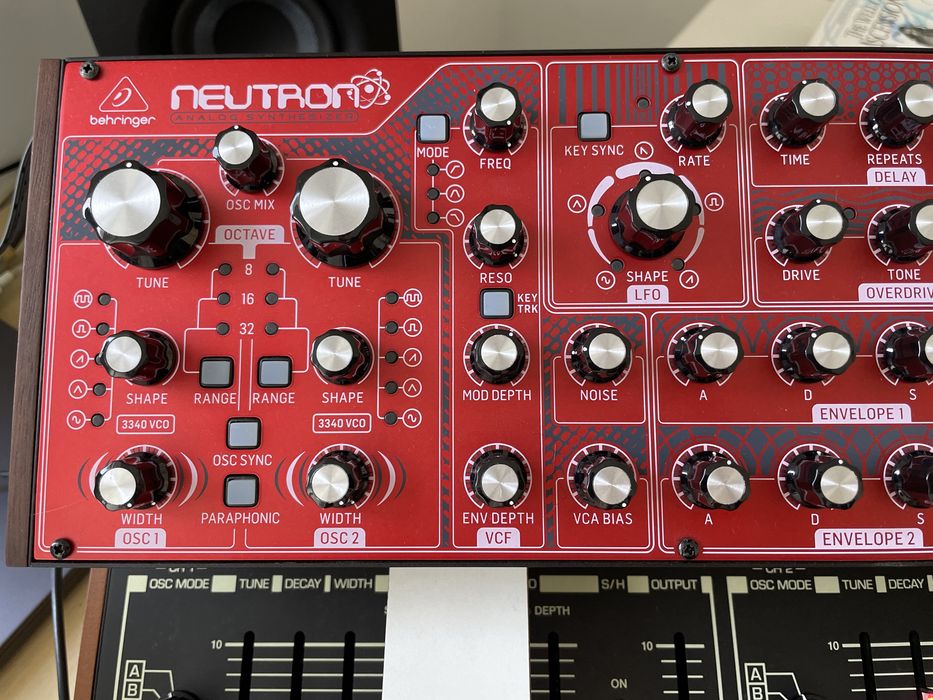 Behringer Neutron, como nova