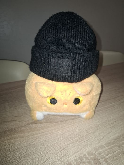 Czarna czapka beanie od Housе