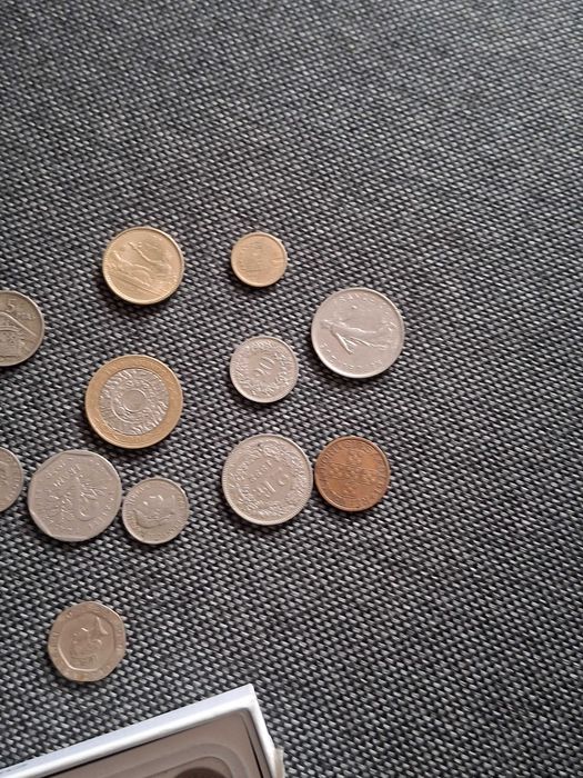 Moedas em estado mais ou menos bom