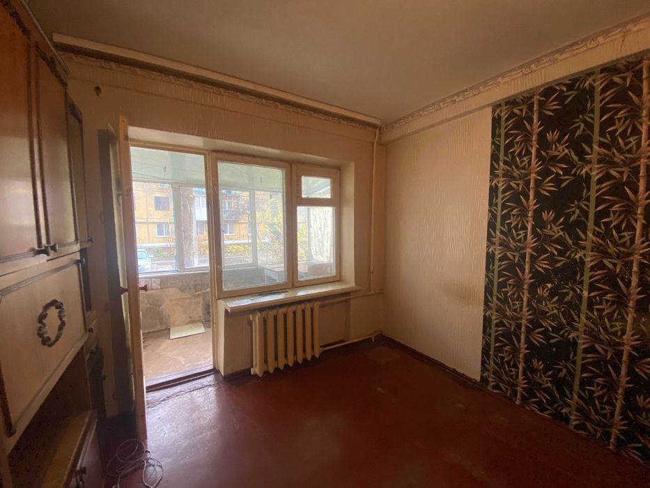 Срочно !1-я в Центре под ремонт! Этаж 1\5.С Балконом.