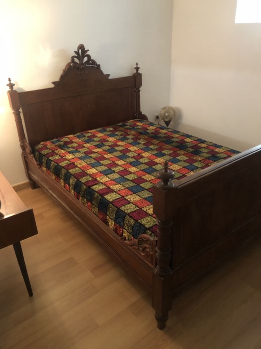 Cama de Casal em Madeira Maciça (1,90x1,38m) c/ Estrado Incluído