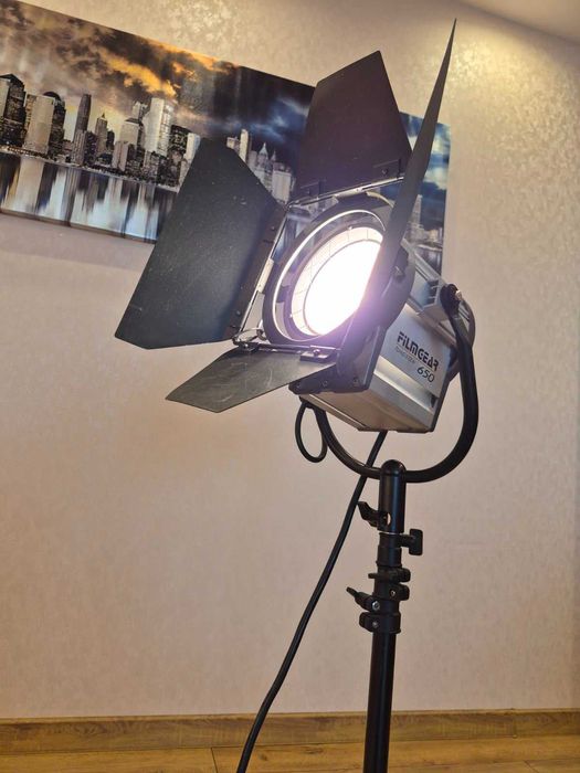 Filmgear 650W освітлювальний прилад прожектор кіно фото світло прожектор (ARRI) галогенний з лінзою Френеля, студійний або театральний світильник