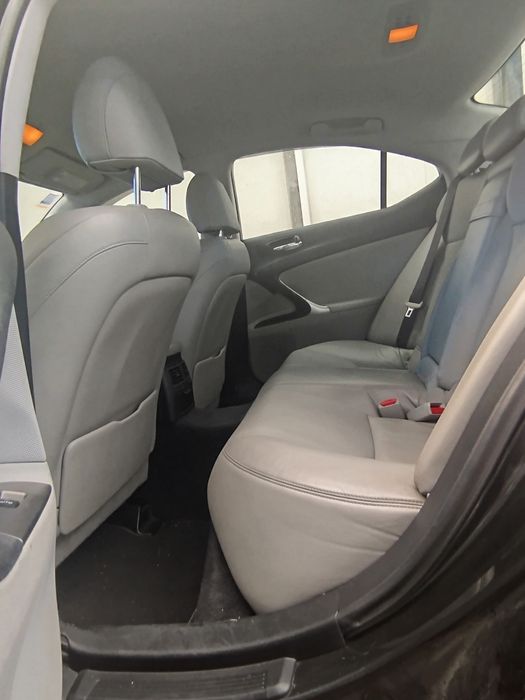 Lexus is 2.2d ou troco