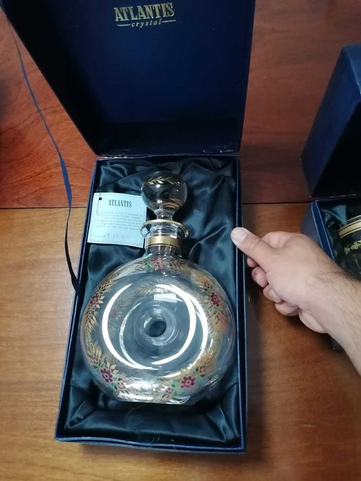 Cristal ATLANTIS , conjunto Frasco e 4 copos de Cristal lapidado
