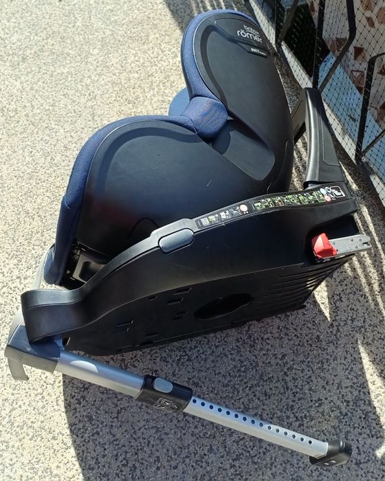 Cadeira auto dos 0 aos 4 anos. Rotativa a 360°  Para andar no sentido da maecha e contra a marcha