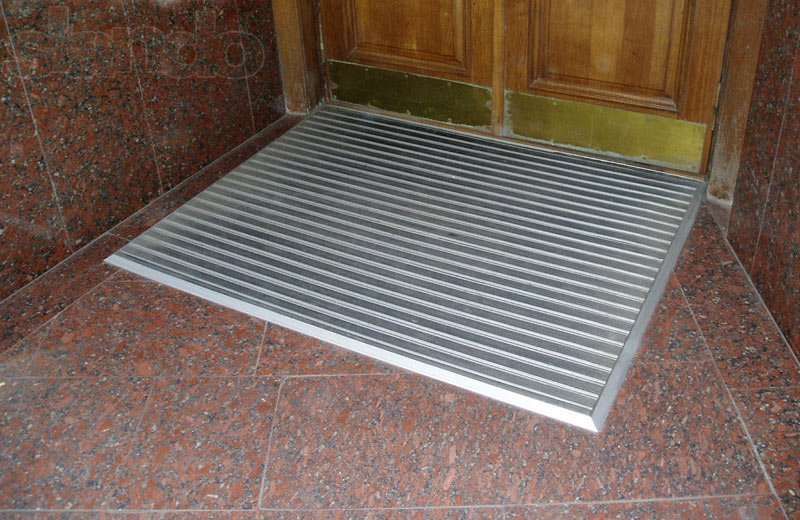 Грязезащитные, антискользящие  коврики для помещений и улицы.