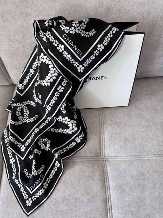 Nowa luksusowa  jedwabna Apaszka Chanel