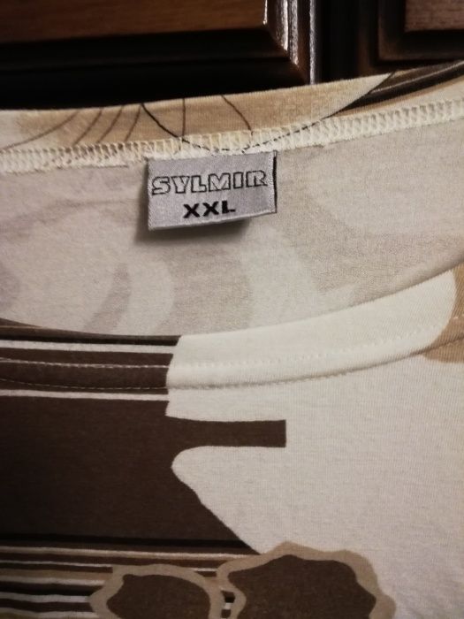 Biała damska bluzeczka w kolorowe kwiatki w rozmiarze XXL